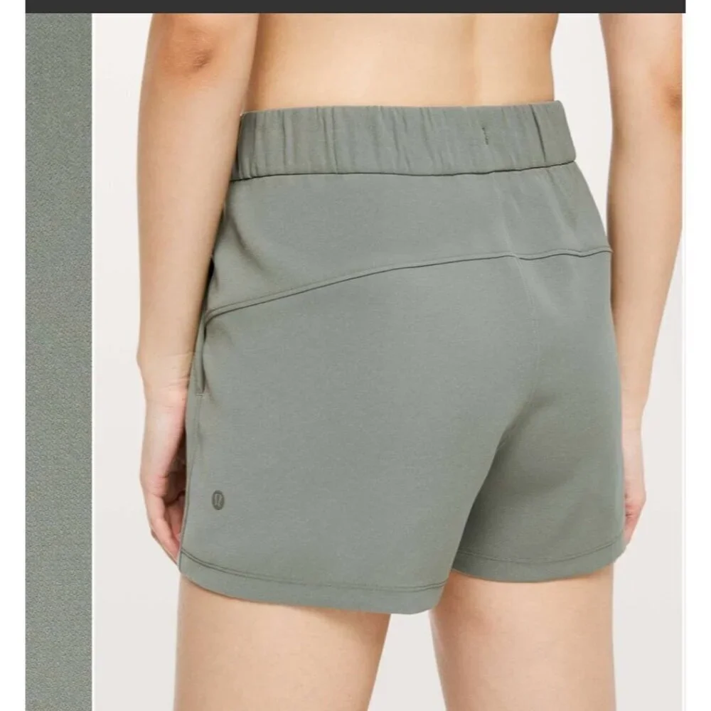Lululemon On the Fly Short Woven 2.5” - Grey Sage - Size 6 J189